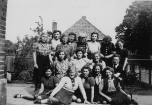 F552 1946 Huishoudschool groepsfoto 2